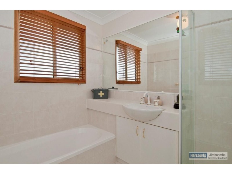 6 Scarborough Court, Mundoolun QLD 4285