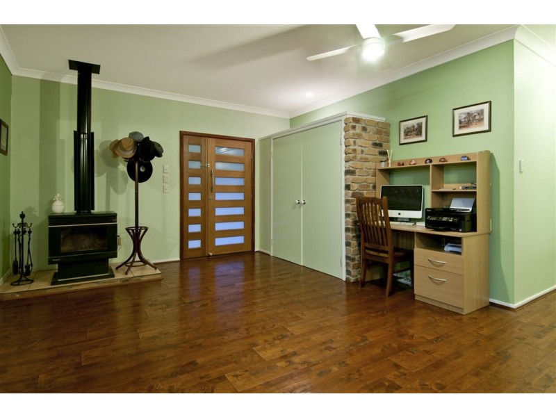 17 Gorky Place, Munruben QLD 4125