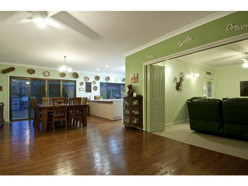17 Gorky Place, Munruben QLD 4125