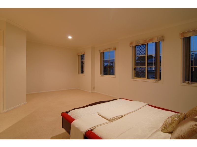 7 Daniel Place, Newmarket QLD 4051