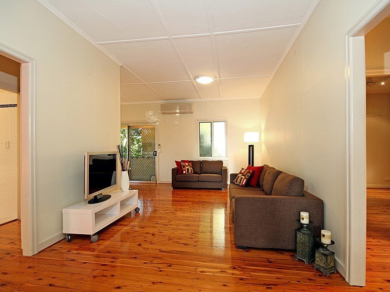 64 Heliopolis Parade, Mitchelton QLD 4053