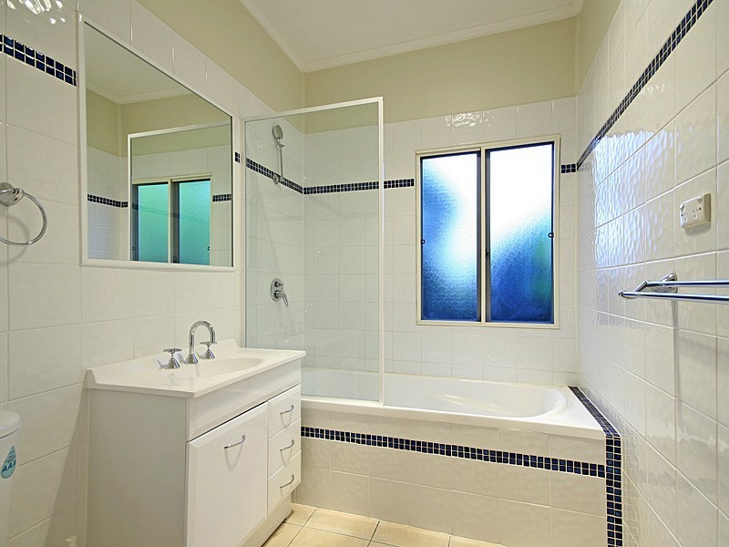 64 Heliopolis Parade, Mitchelton QLD 4053