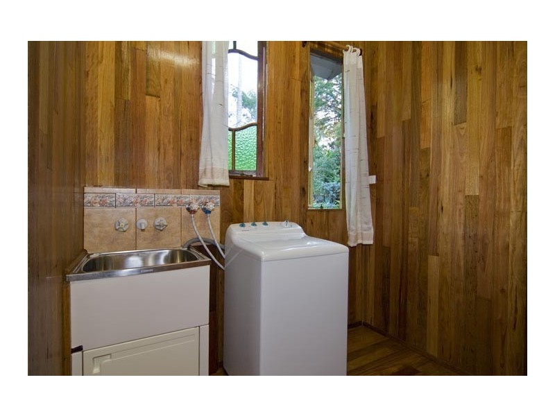 1803 Park View Ave, Mount Glorious QLD 4520