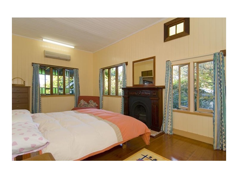 1803 Park View Ave, Mount Glorious QLD 4520
