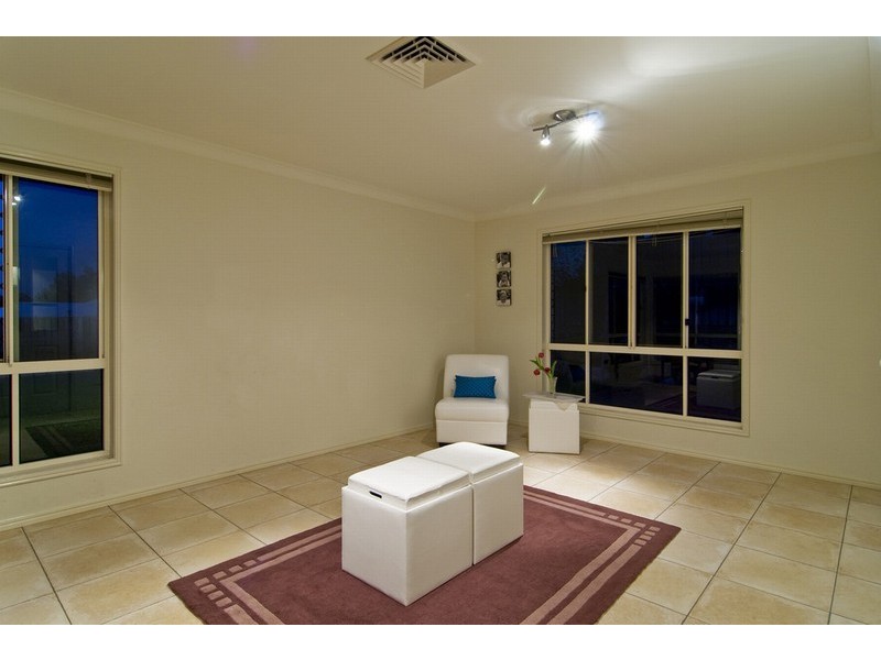 8 Taltarni Circuit, Mitchelton QLD 4053