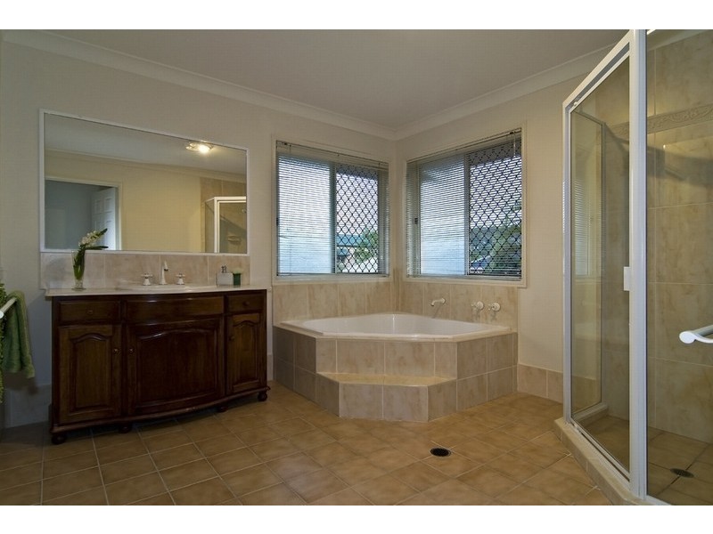 8 Taltarni Circuit, Mitchelton QLD 4053