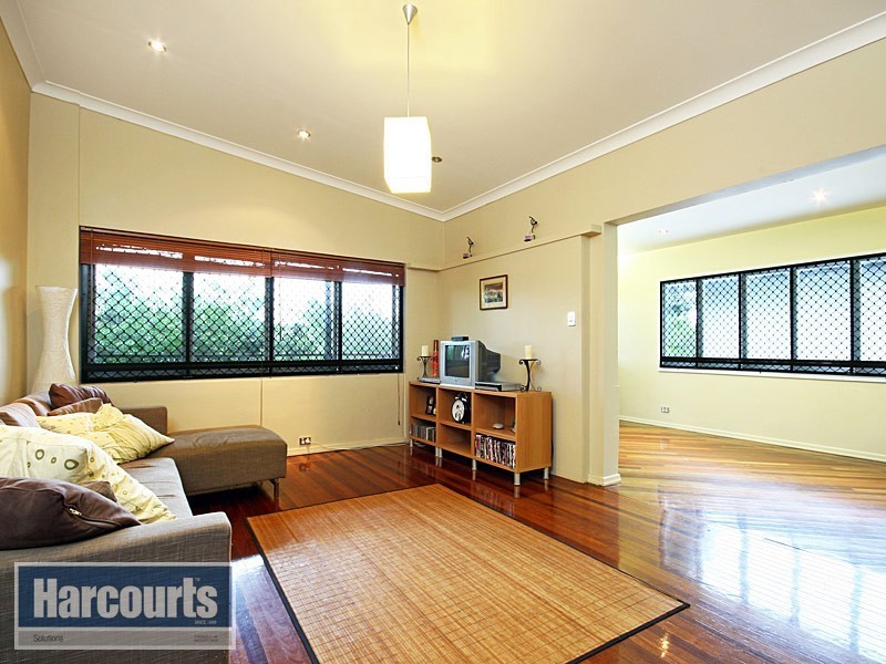 48 Kumbari Crescent, Mitchelton QLD 4053