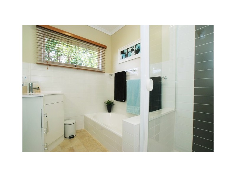 102 Wilgarning Street, Stafford Heights QLD 4053