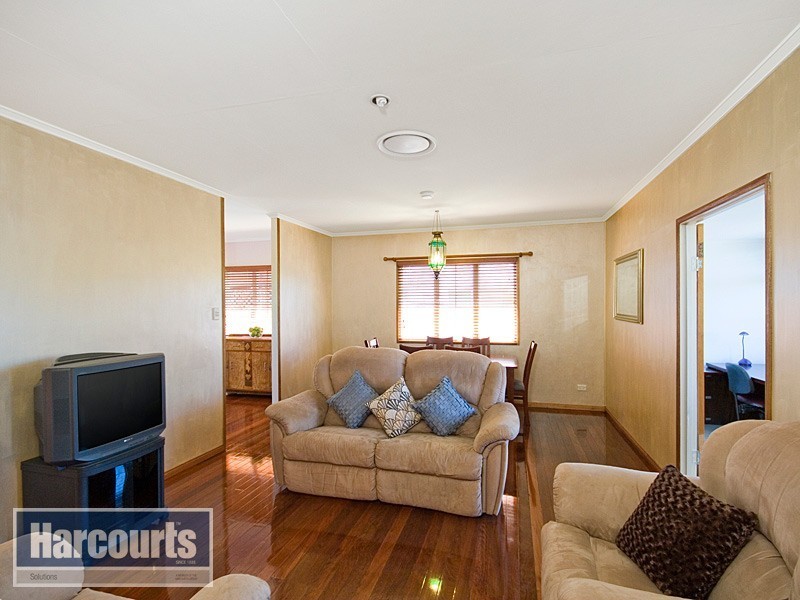 18 Maryland Street, Stafford Heights QLD 4053