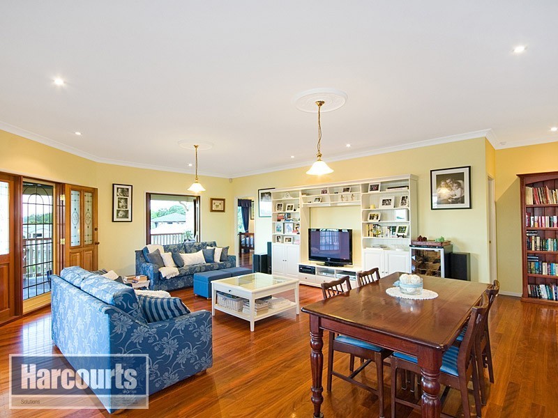 10 Violin Place, Arana Hills QLD 4054