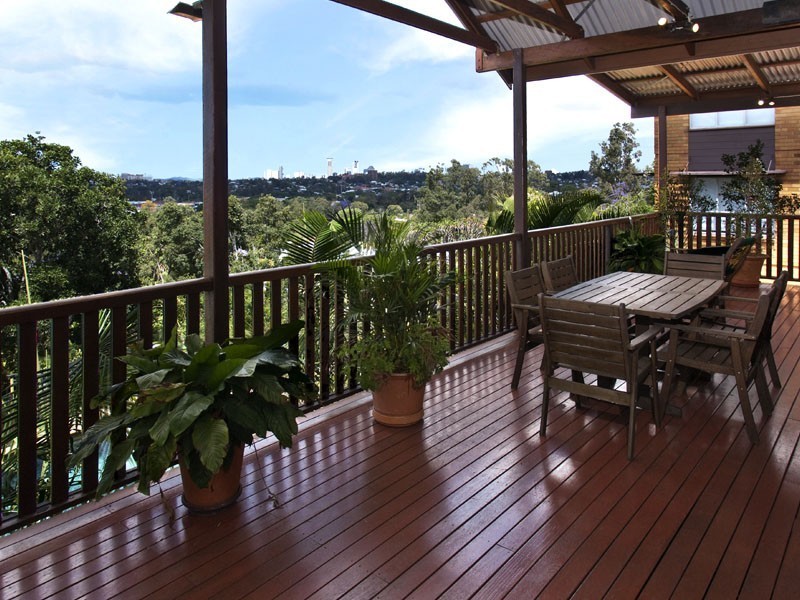 15 Bearsden Avenue, Newmarket QLD 4051