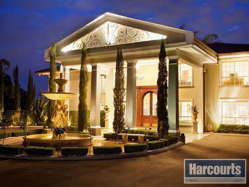 12 Clear Mountain Road, Cashmere QLD 4500