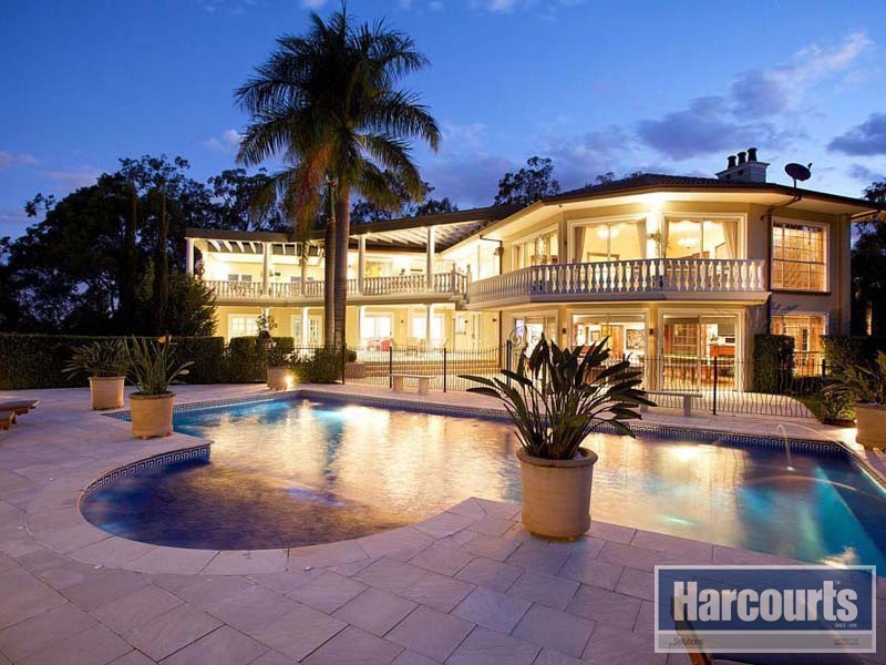 12 Clear Mountain Road, Cashmere QLD 4500