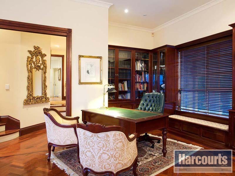 12 Clear Mountain Road, Cashmere QLD 4500