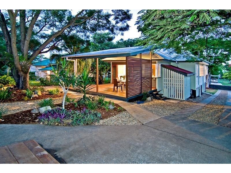 18 Nevitt Steet, Stafford QLD 4053