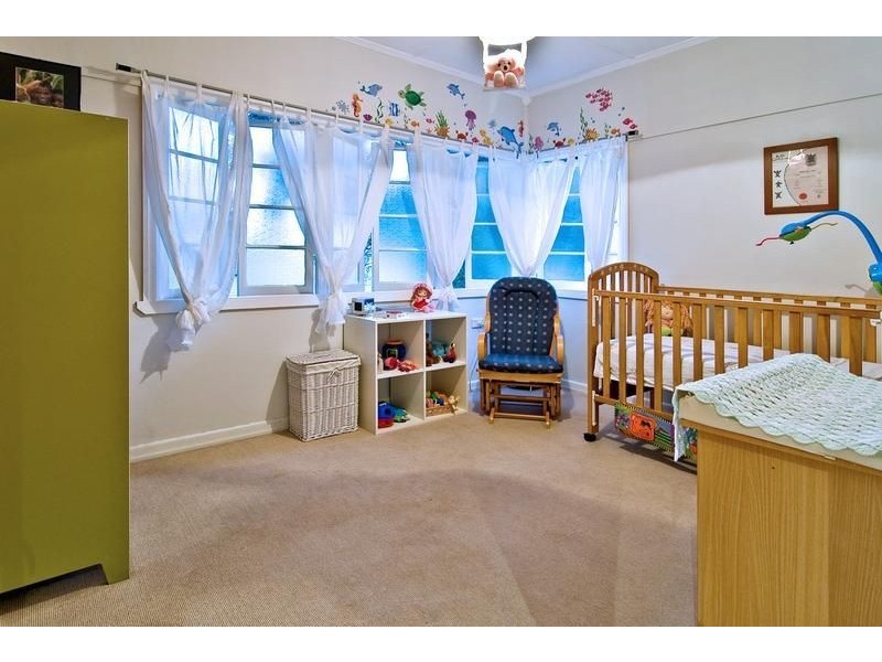 18 Nevitt Steet, Stafford QLD 4053