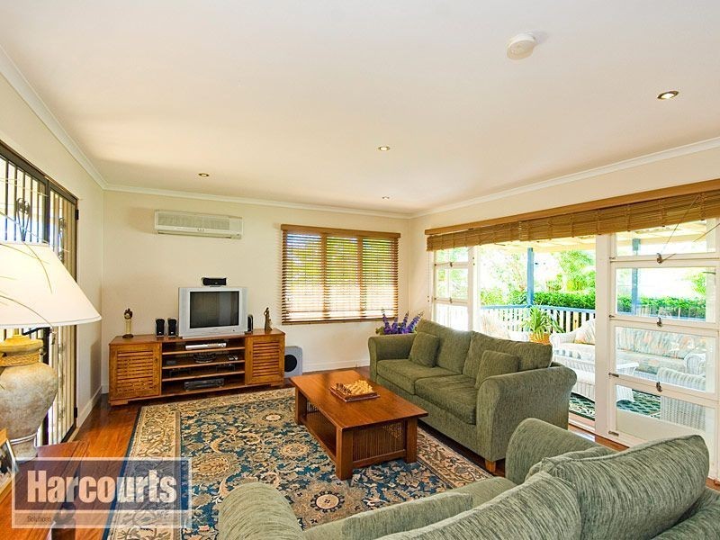 18 Glenrowen Street, Chermside West QLD 4032