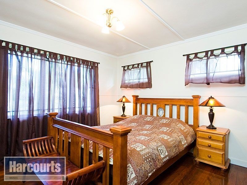 18 Glenrowen Street, Chermside West QLD 4032