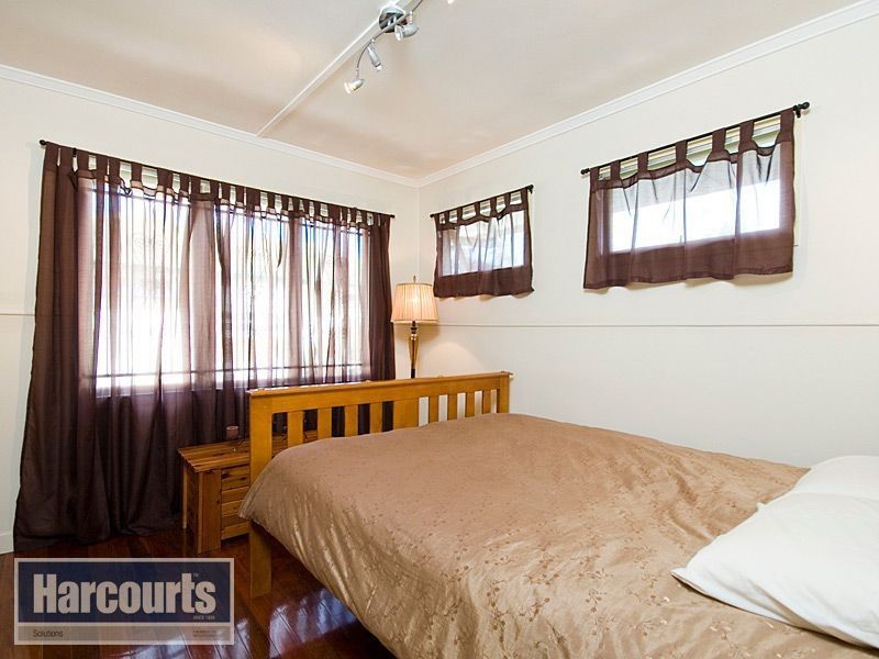 18 Glenrowen Street, Chermside West QLD 4032