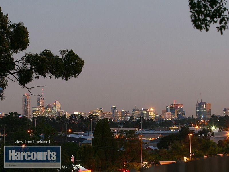 18 Reuben Street, Stafford QLD 4053