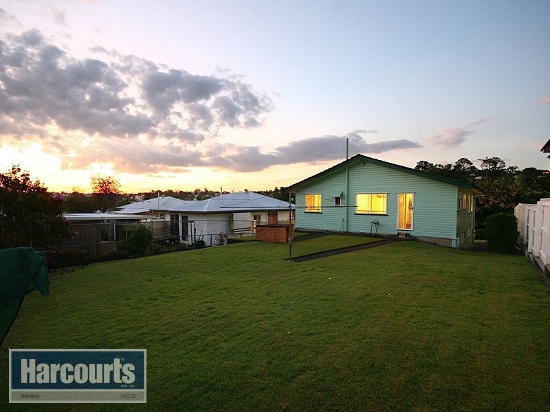 18 Reuben Street, Stafford QLD 4053