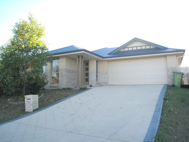 77 Lake Manchester Street, Logan Reserve QLD 4133