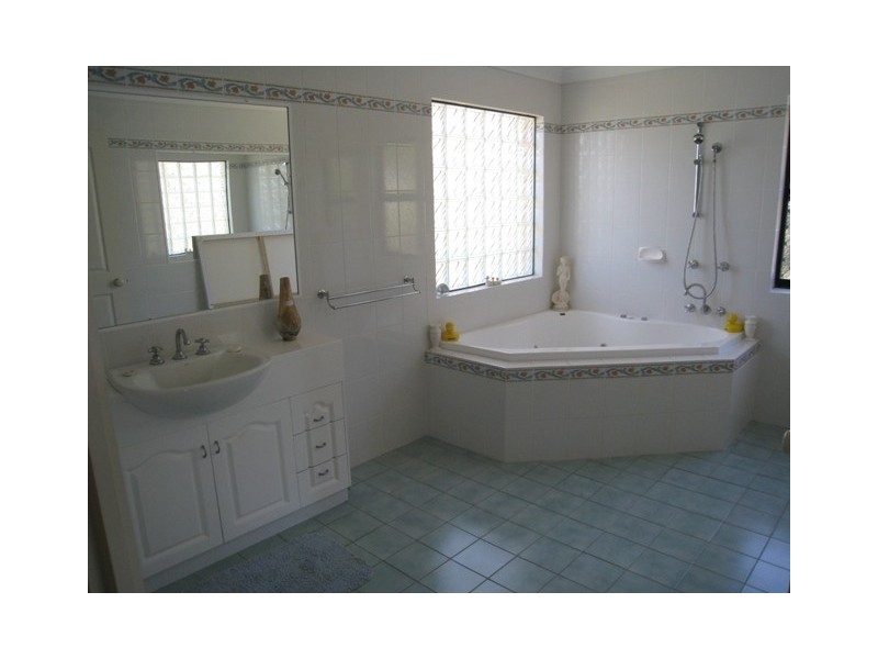 277 Tamborine Mountain Rd, Tamborine QLD 4270