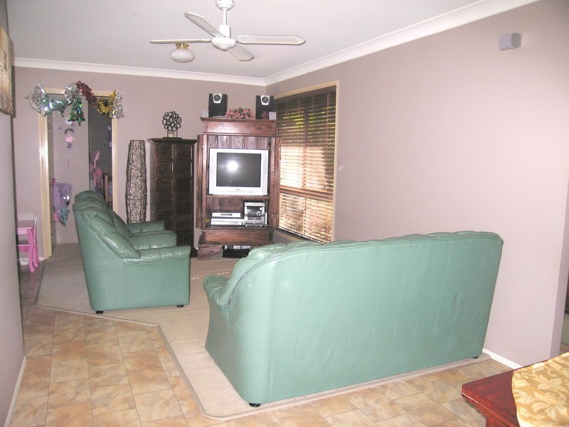 14 Duesbury Cr, Edens Landing QLD 4207