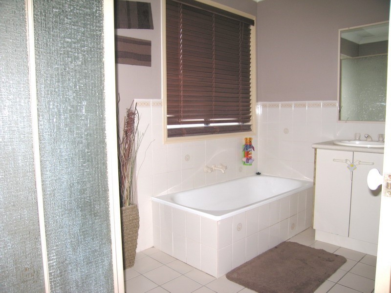 14 Duesbury Cr, Edens Landing QLD 4207