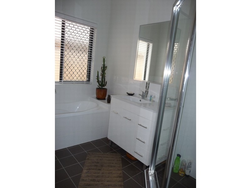 14 Sanctuary Pky, Waterford QLD 4133