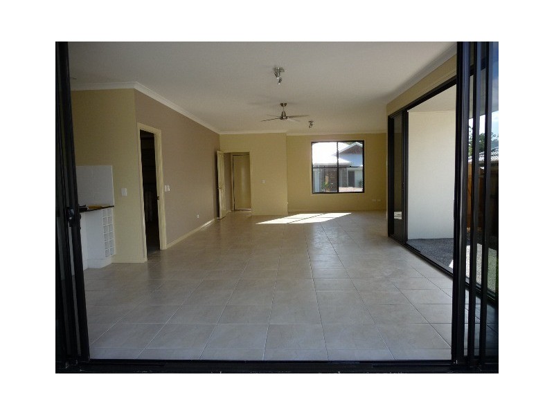 6 Bellthorpe Cres, Waterford QLD 4133