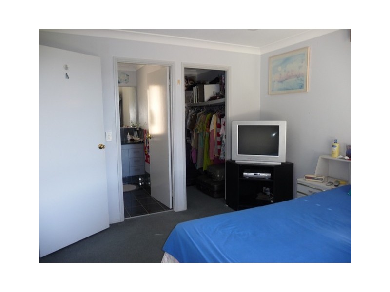 24 Wantana Cres, Edens Landing QLD 4207