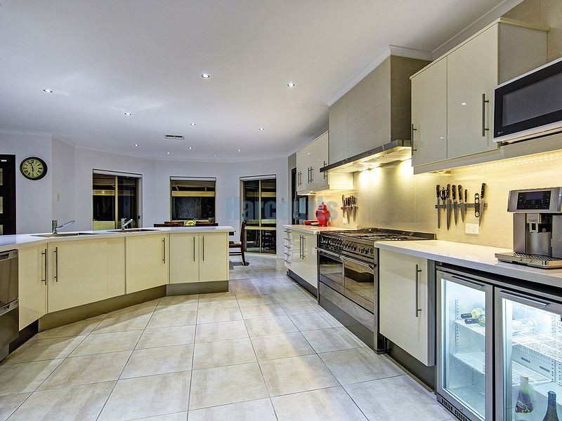 25 Hazel Court, Arundel QLD 4214