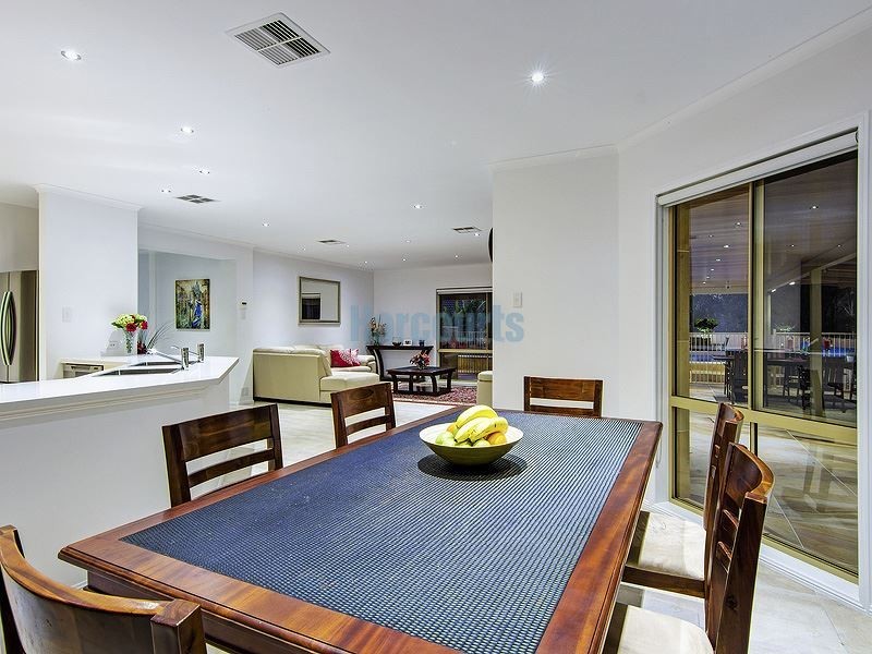 25 Hazel Court, Arundel QLD 4214