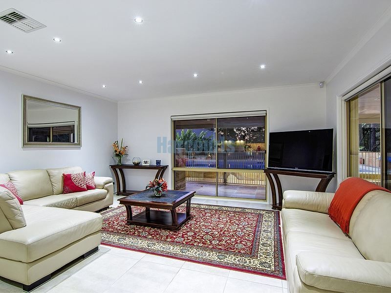 25 Hazel Court, Arundel QLD 4214