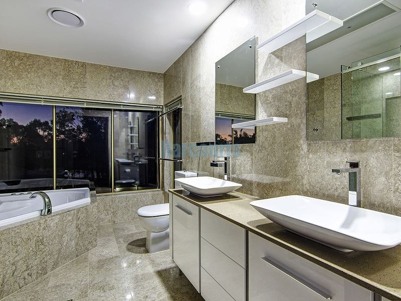 25 Hazel Court, Arundel QLD 4214