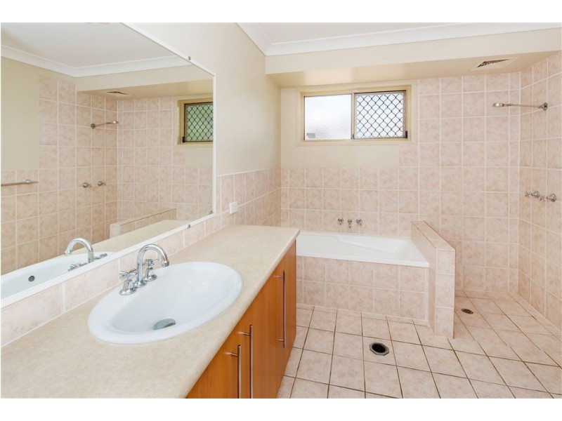 25 Susan Godfrey Drive, Windaroo QLD 4207