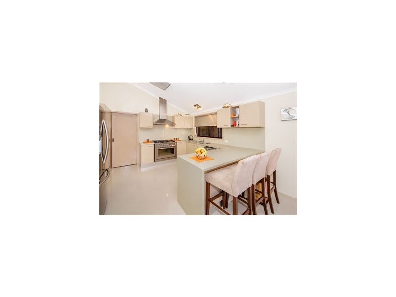 10 Kaiser Dr, Windaroo QLD 4207