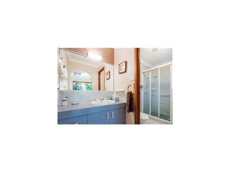 10 Kaiser Dr, Windaroo QLD 4207