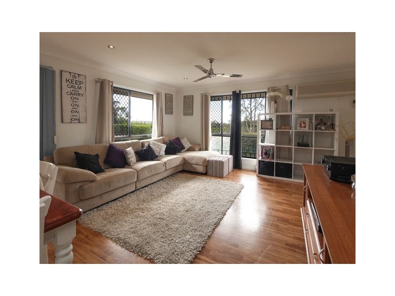 17 Chatfield St, Edens Landing QLD 4207