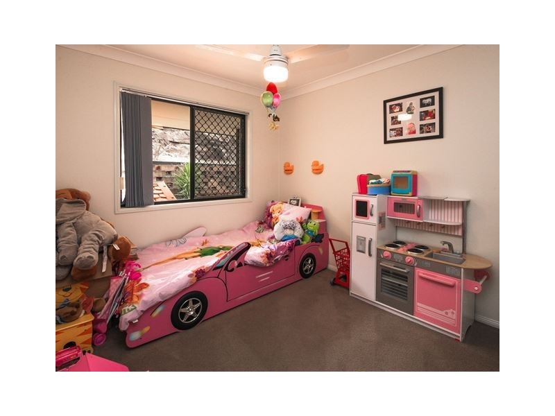 17 Chatfield St, Edens Landing QLD 4207