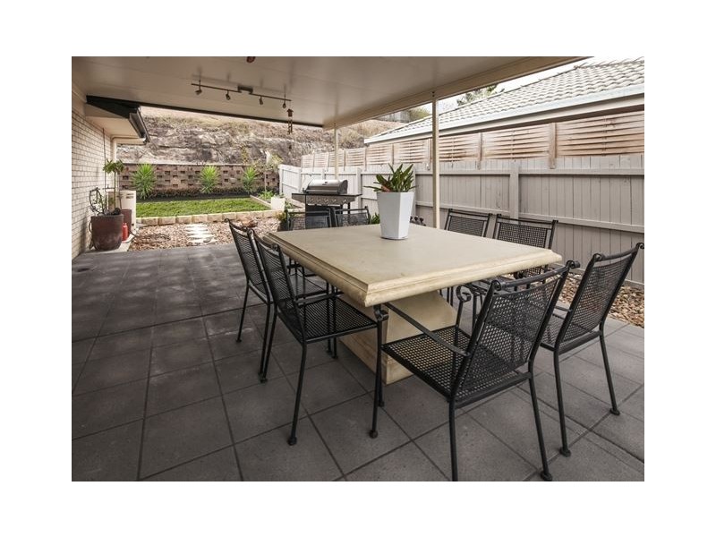 17 Chatfield St, Edens Landing QLD 4207