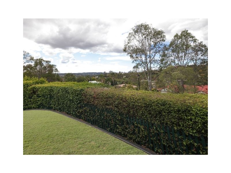 17 Chatfield St, Edens Landing QLD 4207