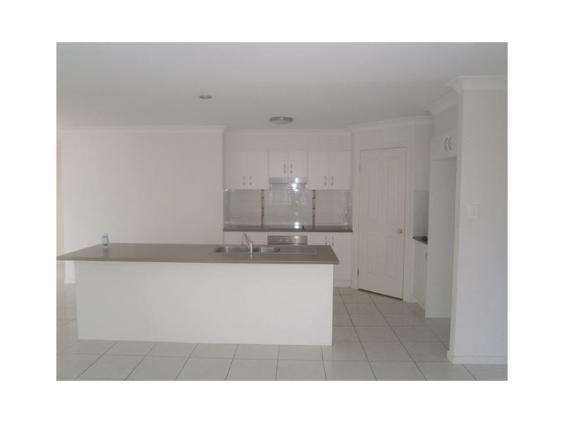2 Crestwood Street, Bahrs Scrub QLD 4207