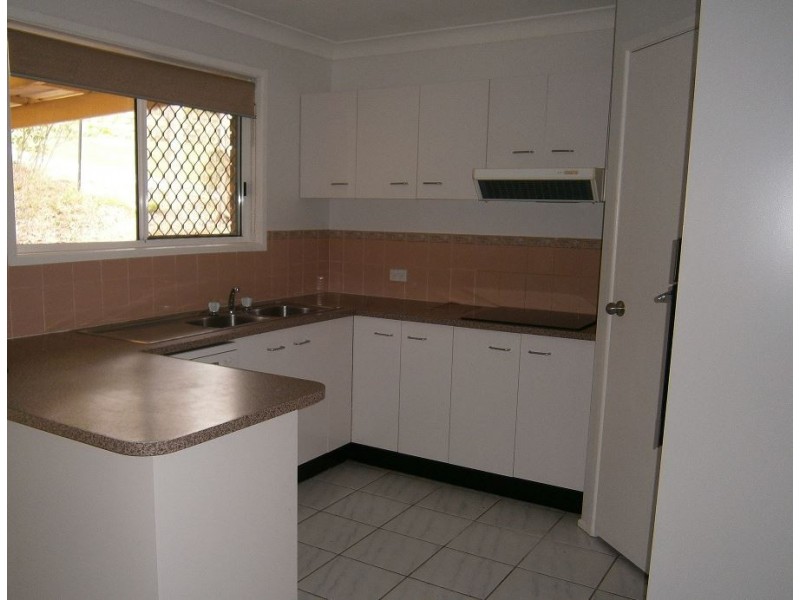 9 Melton Court, Edens Landing QLD 4207