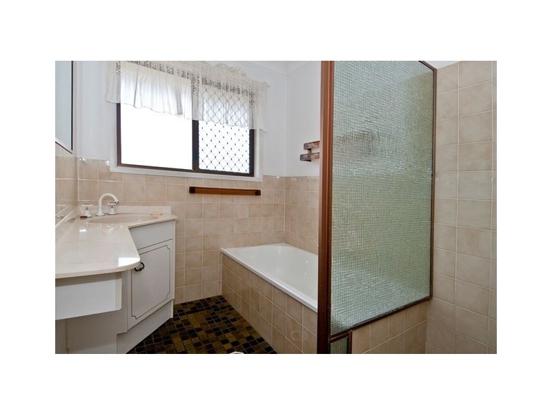 4 Earlsfield Court, Carindale QLD 4152