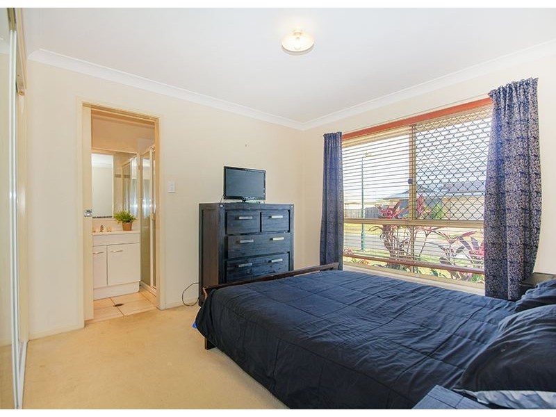 8 Lake Kurwongbah Court, Logan Reserve QLD 4133