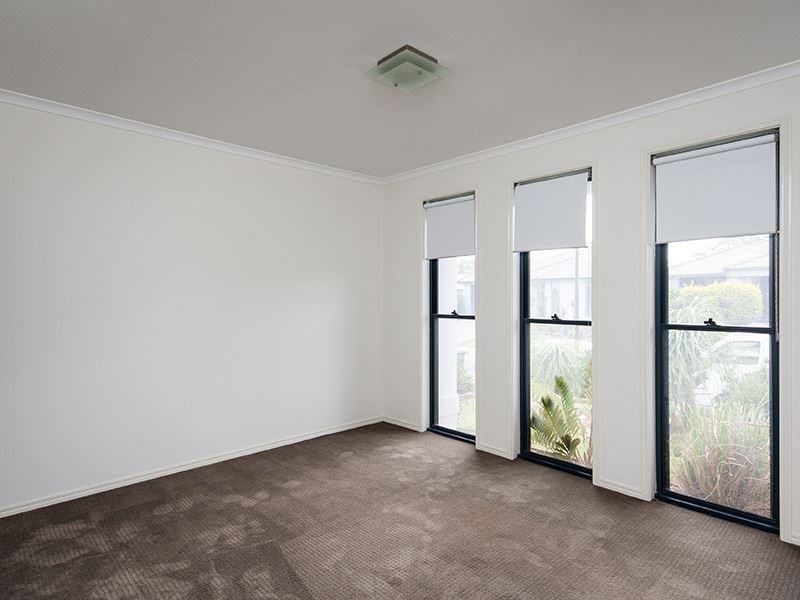 16 Coalstoun Crossing, Waterford QLD 4133