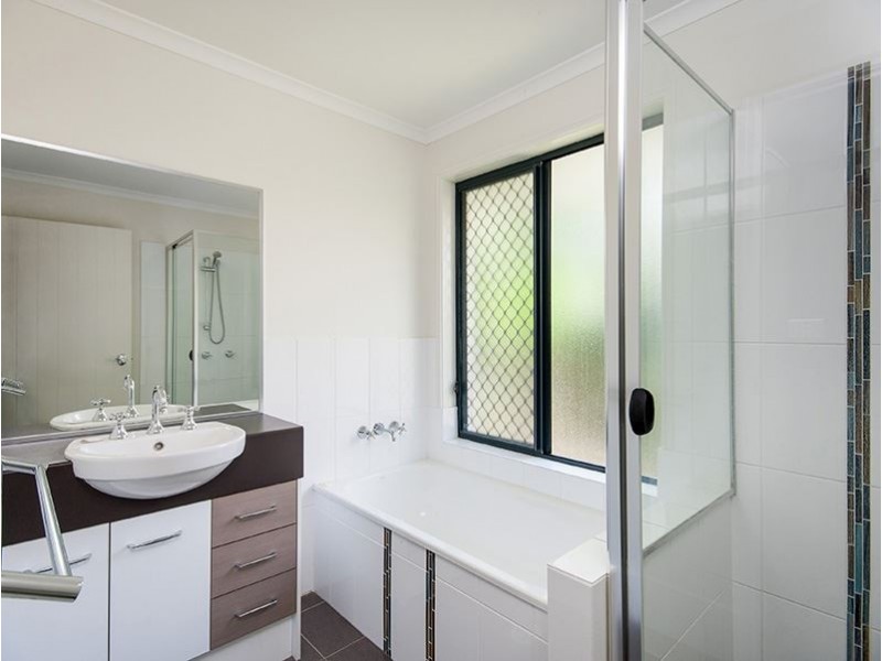 16 Coalstoun Crossing, Waterford QLD 4133