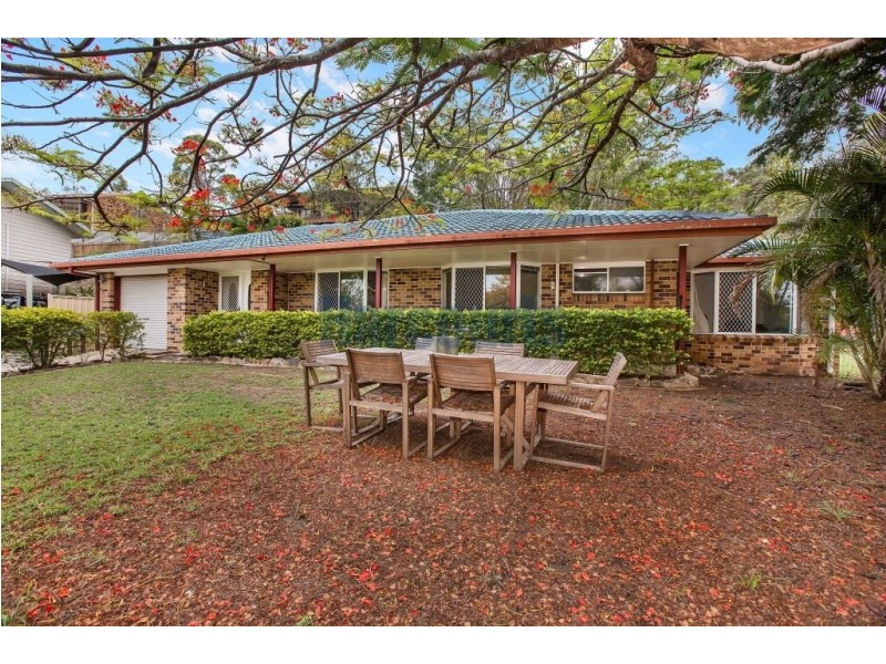 27 Leighton Drive, Edens Landing QLD 4207